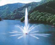 『湖面の噴水』