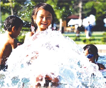 最優秀賞（厚生労働大臣賞）『噴水一人じめ』