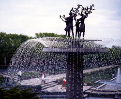 特別賞<br />水道技術研究センター会長賞『噴水に憩う』