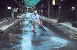 優秀賞（全国簡易水道協議会会長賞）<br />「水と生活」『送り火の準備』