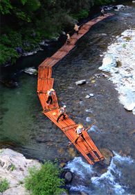 『いかだ流し』