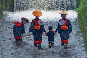 『祭りを終えて』