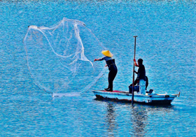 『川狩り投網漁』