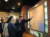 会場や水道歴史館を視察／ライター氏が来日