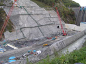 堤体打設急ピッチで／夕張シューパロダム