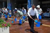 池田打ち水大作戦を実施／池田市上下水道部
