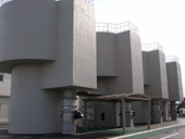 安全で良質な水供給へ／県水初の高度浄水施設が稼働／下向管方式で省スペース図る／埼玉県営水道・新三郷浄水場高度浄水施設