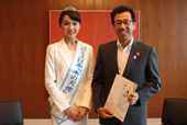 水の天使が札幌市長を表敬訪問