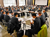 ｢連携｣巡り意見交換／大阪で１８０人参加／第３回官民連携推進協議会開く／厚労省･経産省