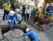 住民提案でハットリング施工／都内初､私道マンホールで