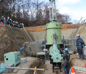 送水連絡管事業で不断水分岐工事／震災の教訓で安定性向上／弁体離脱式割Ｔ字管を取付／φ２３００×φ１０００／宮城県企業局