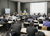 水道管工事のＩＣＴ化に注目／中間報告会に全国から１３０余人／Ｐｈｏｔｏｒｕｃｔｉｏｎを利用した水道管工事施工管理システムに関する共同研究／神戸市水道局