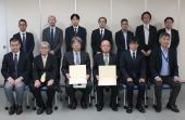 岩崎氏､大森氏に功労者表彰／電気学会