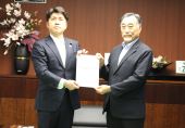 ｢安全性確保｣最優先のマネジメントへ／事故対策委第２次提言を中野大臣に／国交省