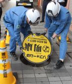マンホール蓋に有料広告/全国初、広告代理店を活用/豊中市上下水道局
